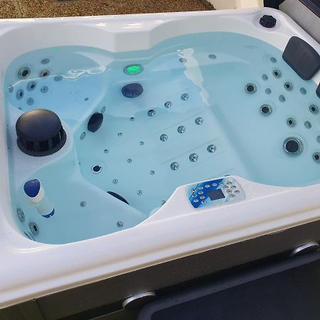 L Embrun Jacuzzi Villa Сен Мало Екстериор снимка