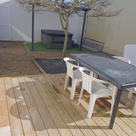 L Embrun Jacuzzi Villa Сен Мало Екстериор снимка
